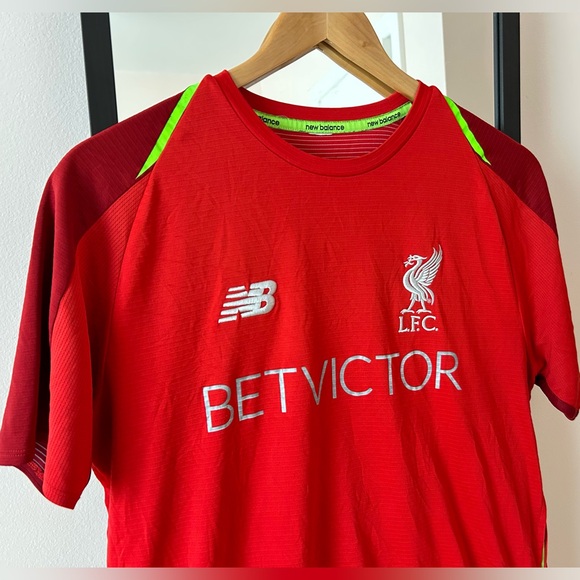 Vintage 2018 Liverpool FC ⚽️ New Balance Soccer Jersey LFC Betvictor EPL - Picture 3 of 15